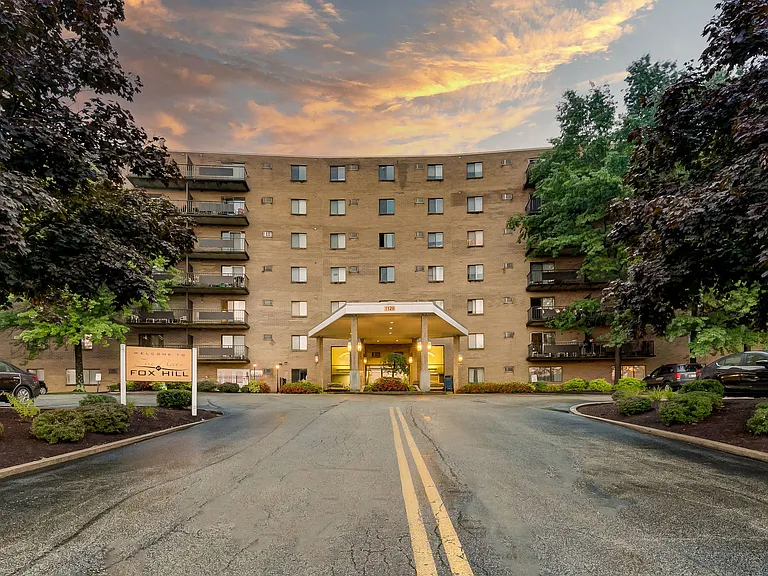 The Flats At Fox Hill — Photo 36