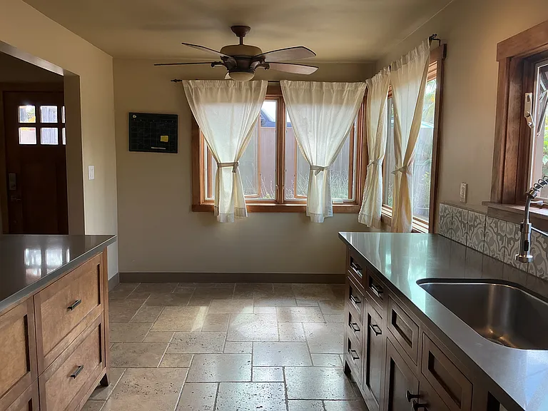 1199 Arden Dr — Photo 10