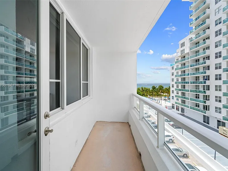 5005 Collins Ave #509 — Photo 28