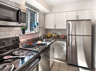 67 Oakwood Vlg APT 09, Flanders, NJ 07836