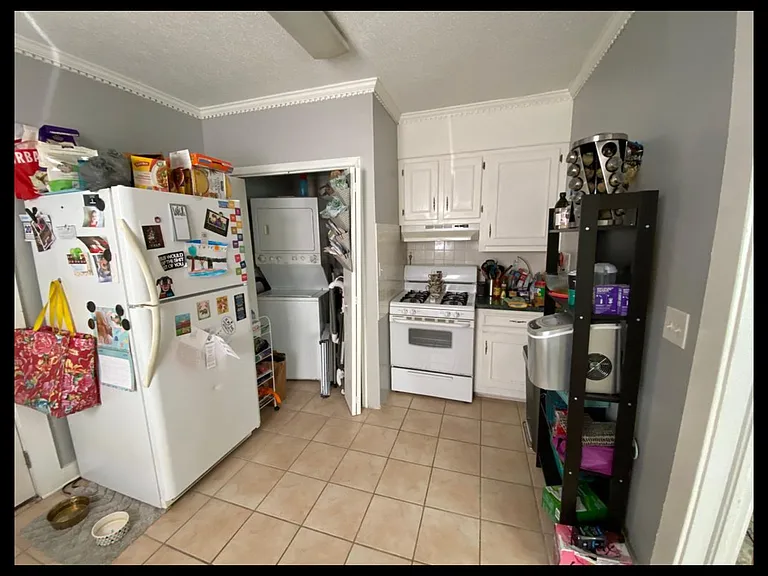 189 W Poplar St #A — Photo 5