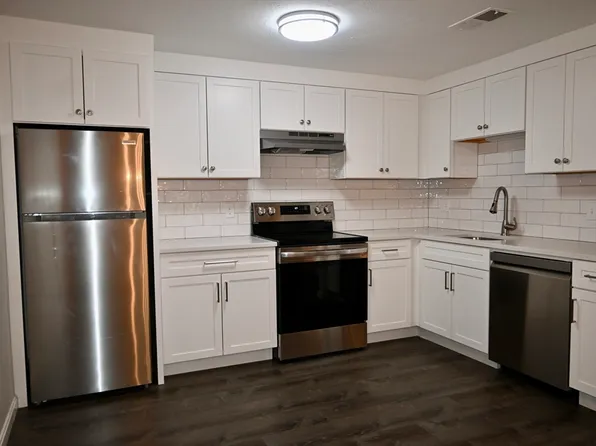 346 Neponset St APT C, Canton, MA 02021