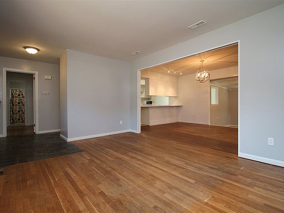 5th image of 10010 Dunbarton Dr SE