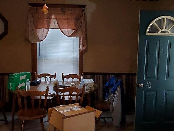 4th image of 391 Olney Ave