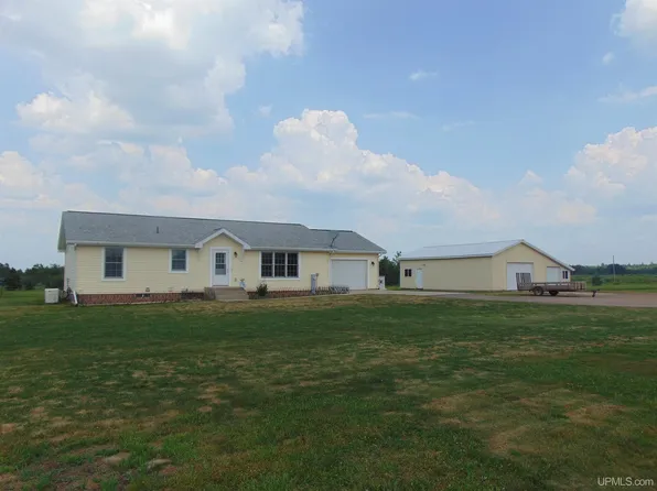 2928 Golden Glow Rd, Kenton, MI 49967