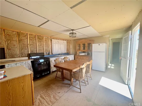 60607 Stearman Rd, Landers, CA 92285