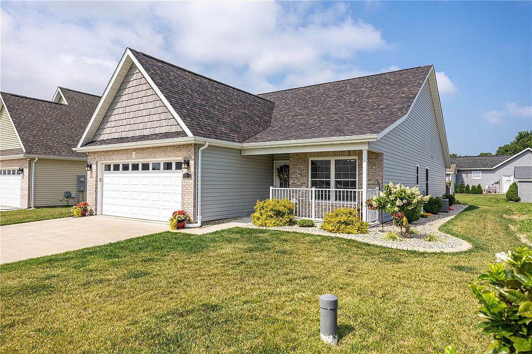 2319 Lilly St, Effingham, IL 62401 Zillow