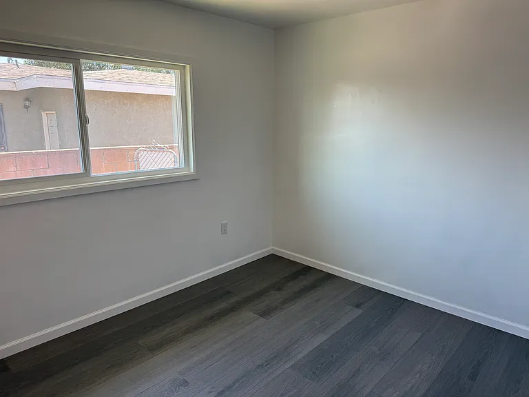 9823 Lombardy Ave — Photo 5
