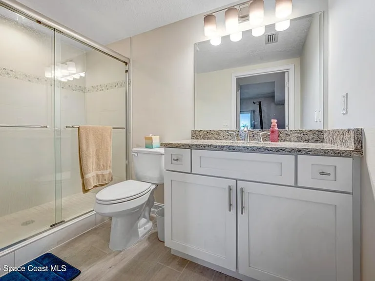 1825 Riverside Dr #204 — Photo 16