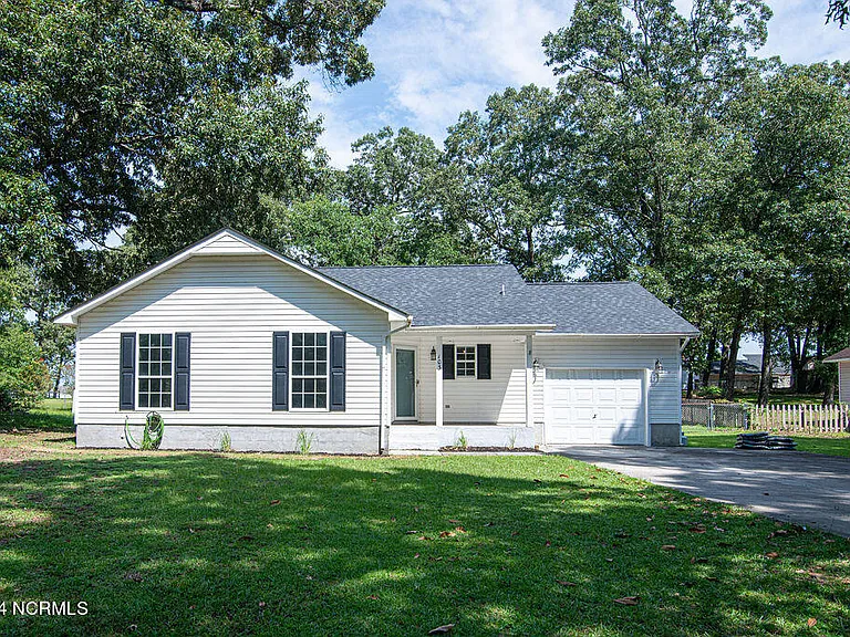 103 Carriage Hills Ct — Photo 1
