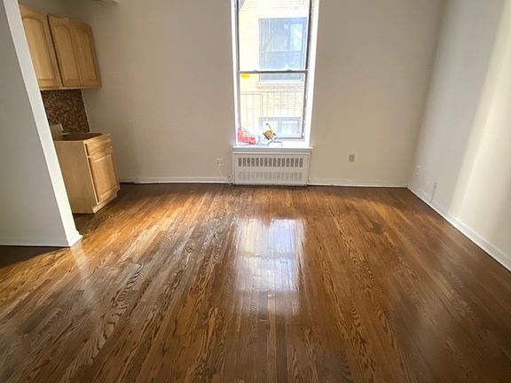 3rd image of 329 W 101st St APT 4F