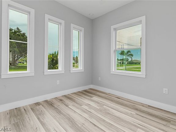 4th image of 1027 NE 10th Place Cpe