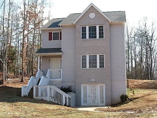 4 bed, 2.5 bath, 2104 sqft, $2,150 — Photo 1