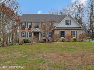 708 Clover Ln, Moscow, PA 18444