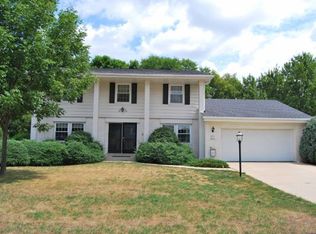 W173N8424 Westbridge Ave, Menomonee Falls, WI 53051