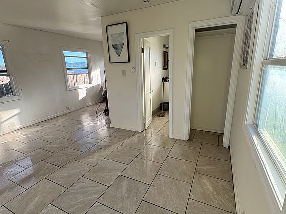 2nd image of 14511 Lakeshore Dr #4