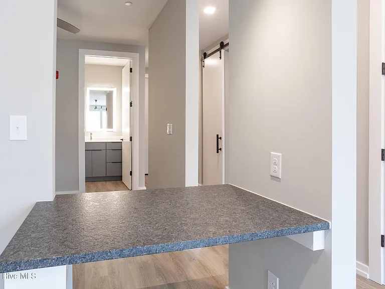 607 S 11th St #101 — Photo 8