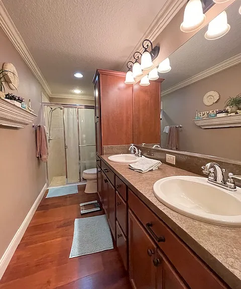 1069 Becker Ave — Photo 9