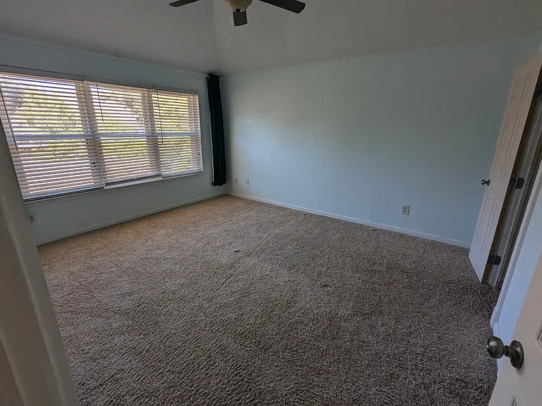 2221 Bershire Dr — Photo 13