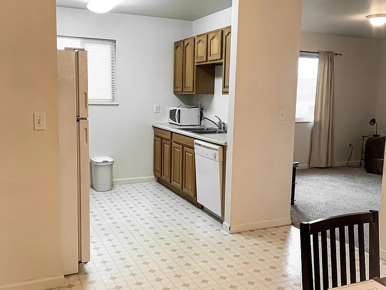 1128 Thomas St — Photo 5