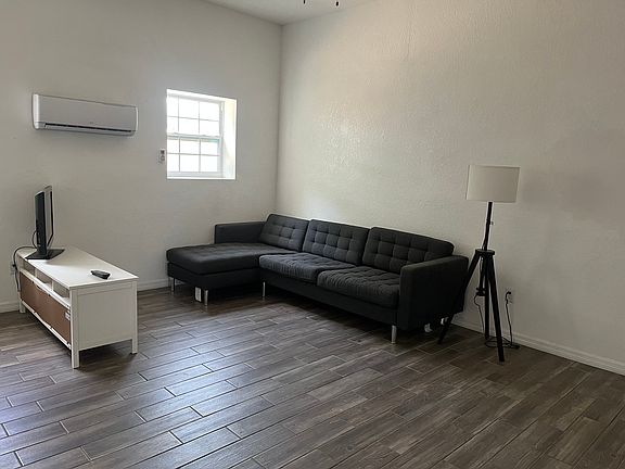 Main Area Living Room / Kitchen