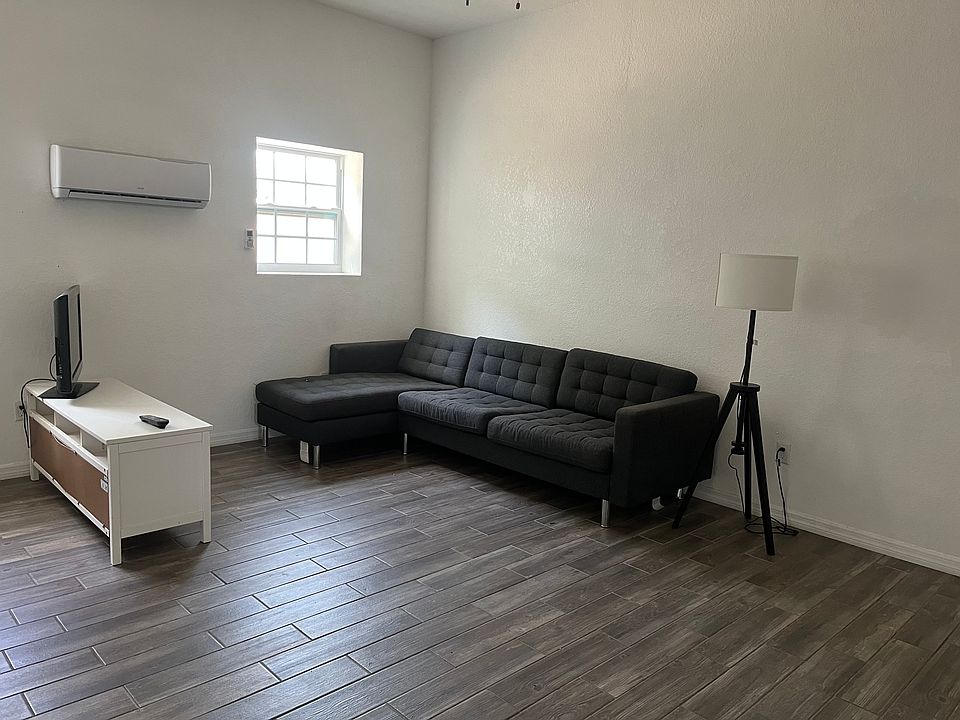 Main Area Living Room / Kitchen