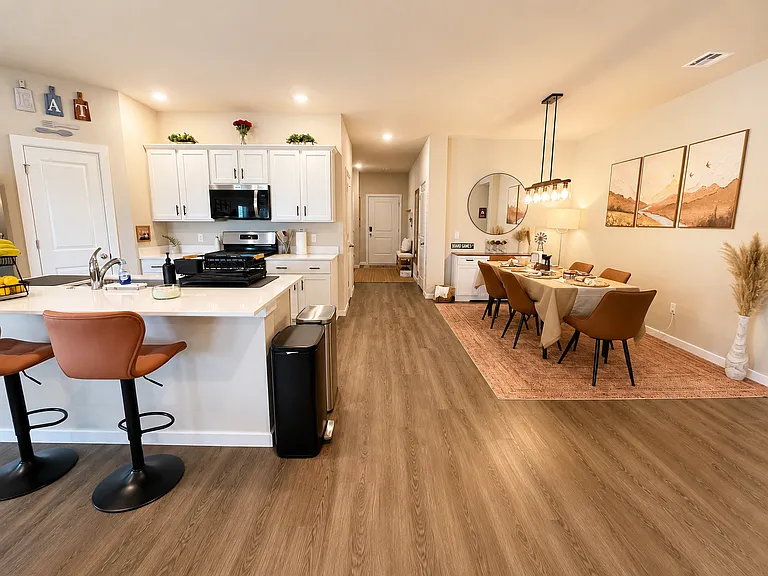 E Urbana St — Photo 16