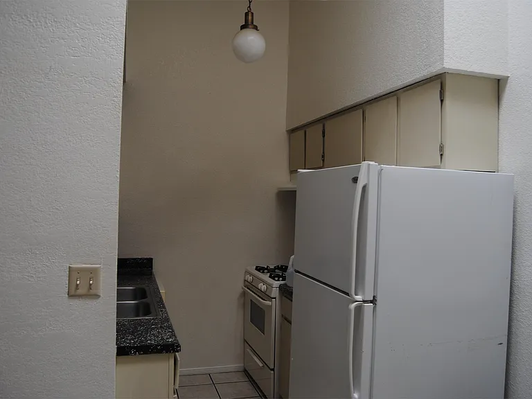 5524 Oakbriar Cir #B — Photo 7