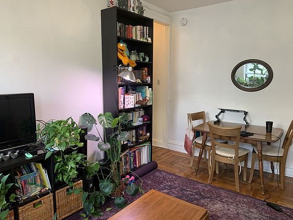 4th image of 3036 34th St APT 4F