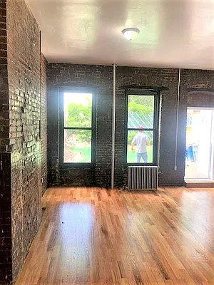 Rented by EXR | media 2