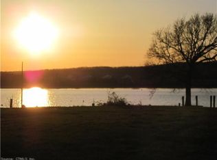 46 Niantic River Rd, Waterford, CT 06385