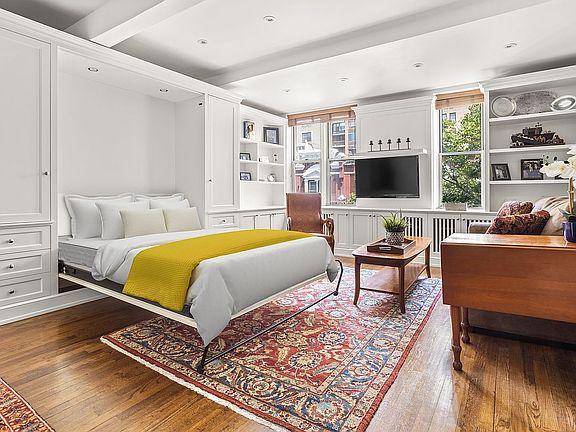2nd image of 120 W 78th St APT 4A