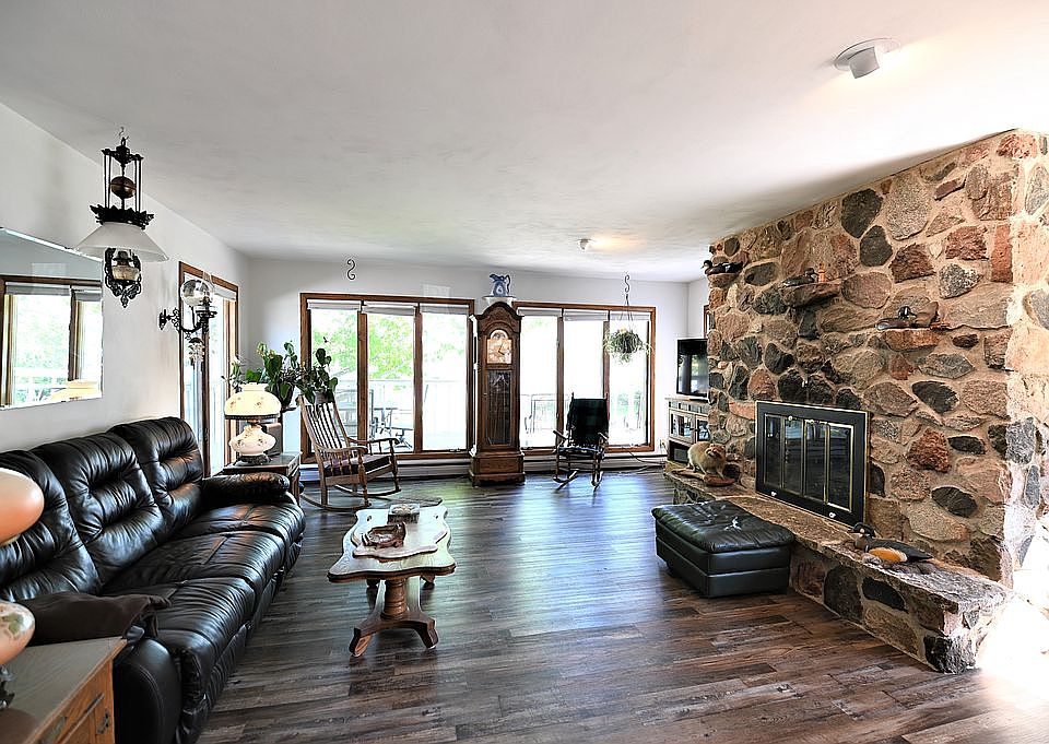 1st image of 3524 Lake Dr