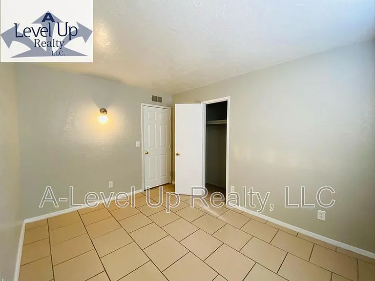 1850 N 5th Ave — Photo 6