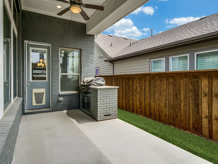 1908 Roundtree Cir E — Photo 17