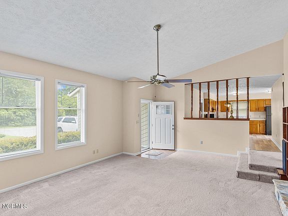 5th image of 2001 Joslyn Drive