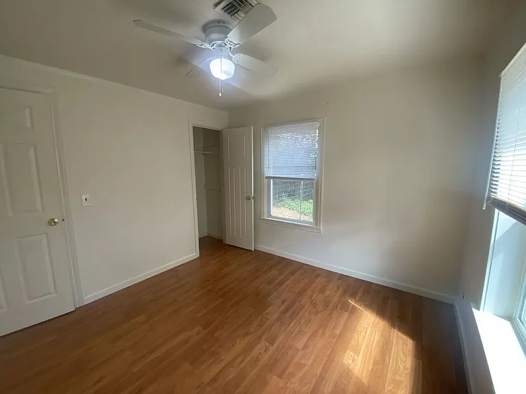 310 SE Gregory Dr — Photo 12