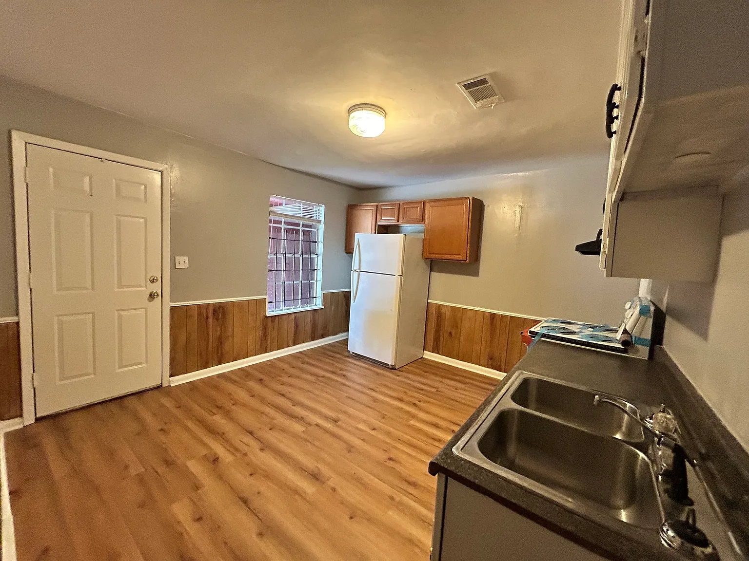 901 East 29th Avenue - 3 — Photo 4