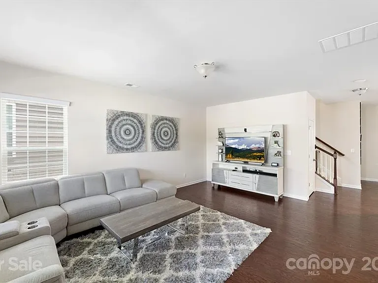 4020 Whittier Ln — Photo 7