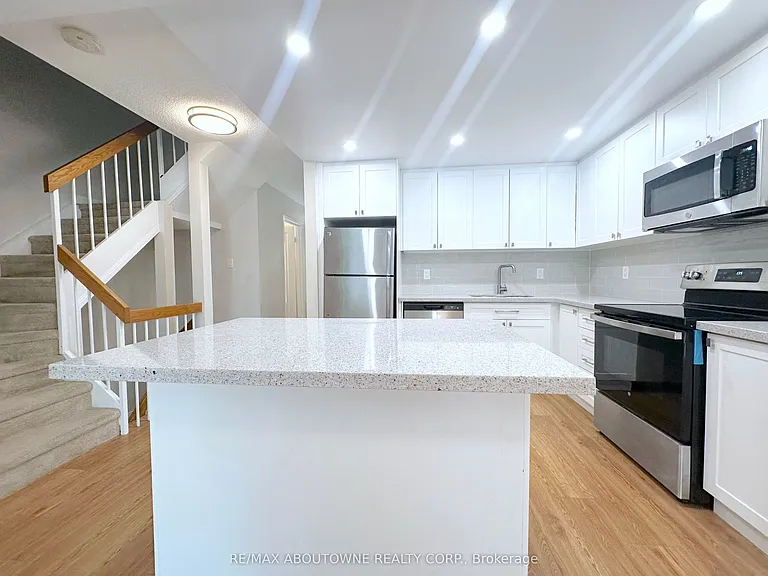 6310F Battleford Rd — Photo 3