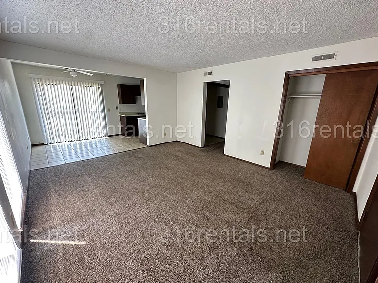 351 E Marion Ct — Photo 3