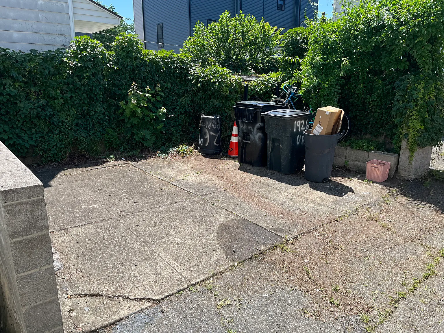 1926 E 123rd St — Photo 4