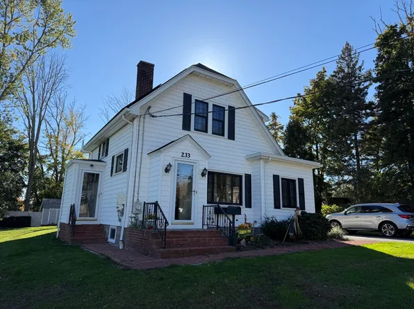 233 Gifford Ave, Somerset, MA 02726