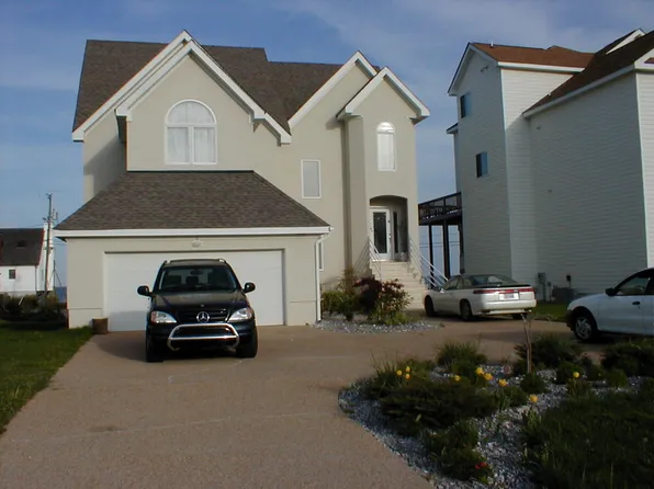 9 Channel Ln, Hampton, VA 23664