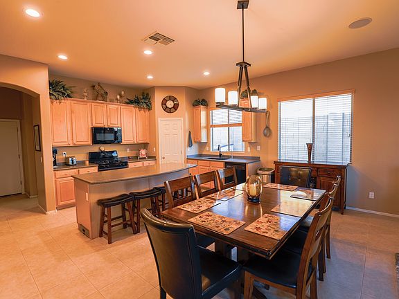 Kitchen & dining