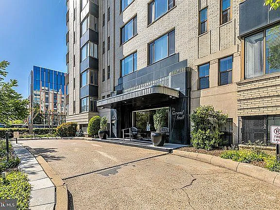 1 Scott Cir #609