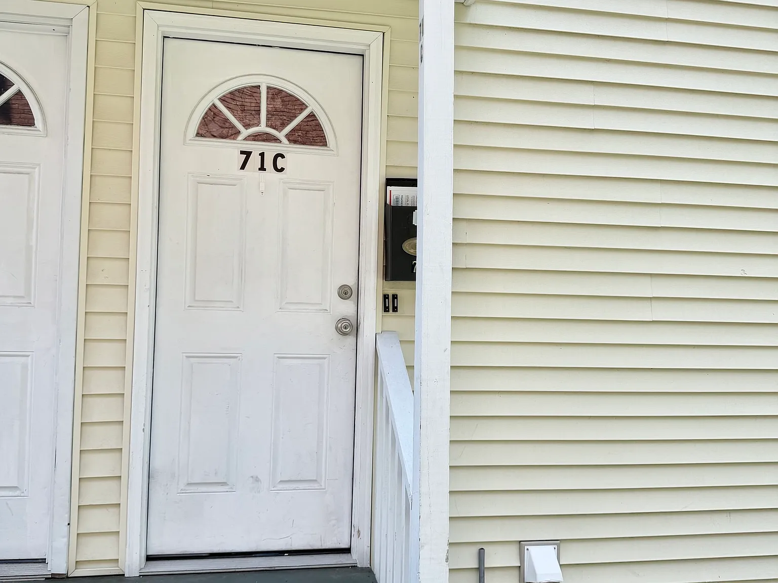 4 bed, 2.5 bath, 3436 sqft, $2,500 — Photo 2