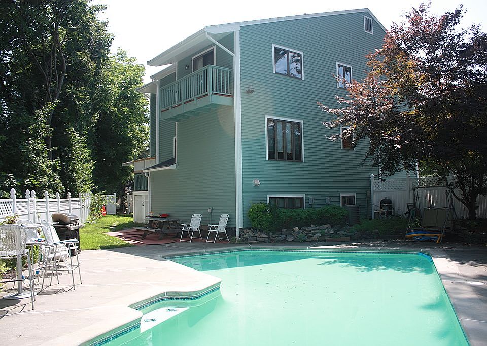 2nd image of 5 Aricia Ln