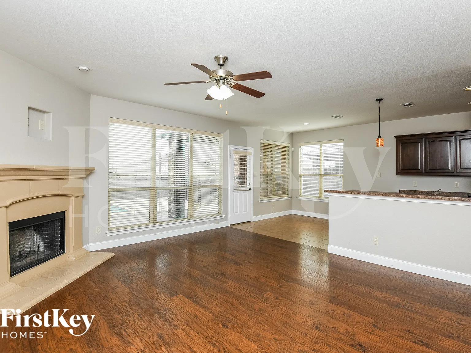 4 bed, 2.5 bath, 2415 sqft, $2,670 — Photo 3