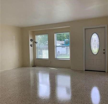 2nd image of 713 Killarney Dr